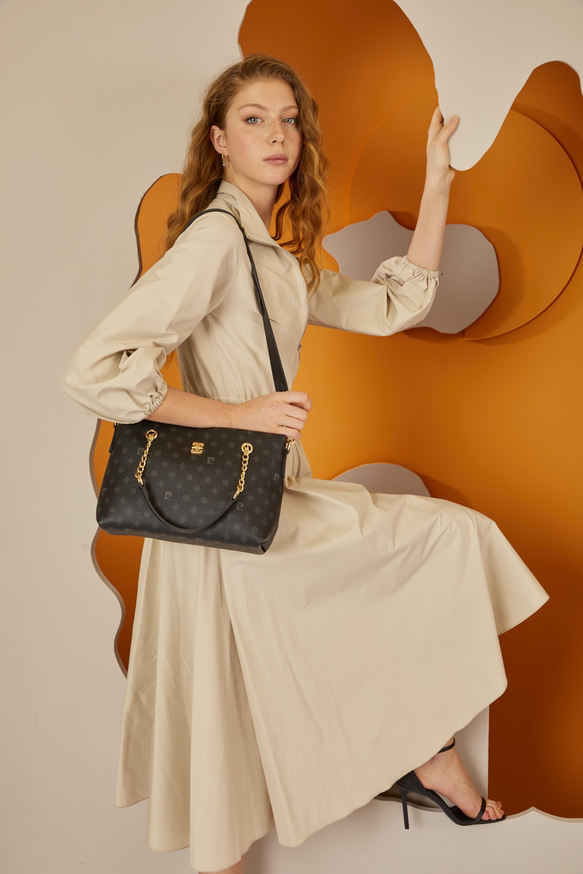 Pierre Cardin Siyah Monogram Kadın Omuz Çantası 05PO22Y1561