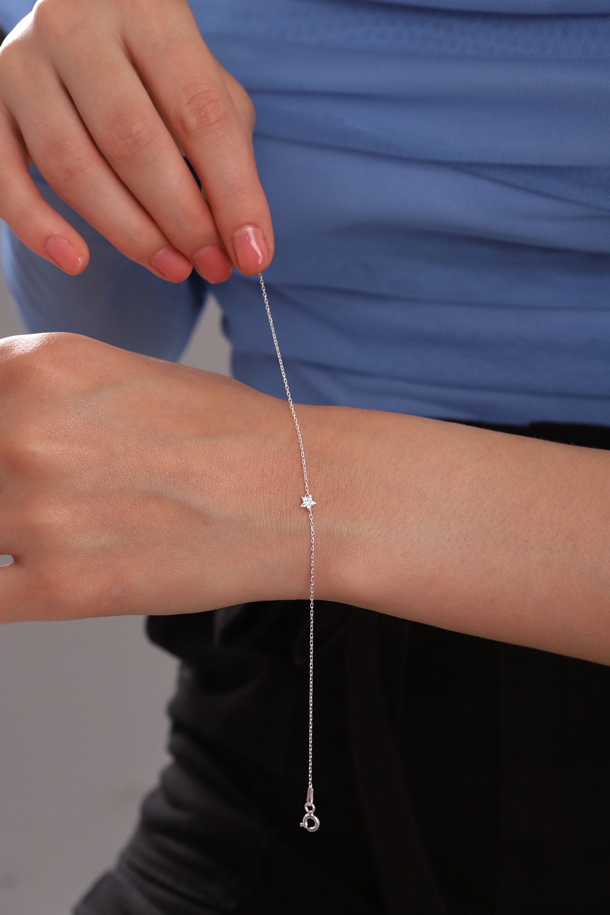Bilsen Store Kadın 925 Ayar Gümüş Zincirli Mini Yıldız Bileklik - Görsel 2