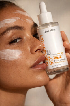 True Bee Derin Cilt Hasarı ve Leke Karşıtı SPF 50+ PA++++ Ultra Geniş Spektrum Güneş Koruyucu Serum 50 ml