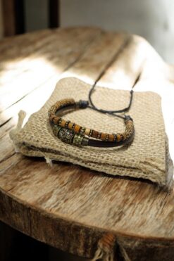 DEHNA Antik Desenli Metal Figürlü Kahverengi Deri Ve Ahşap Boncuklu Iki Parça Bileklik