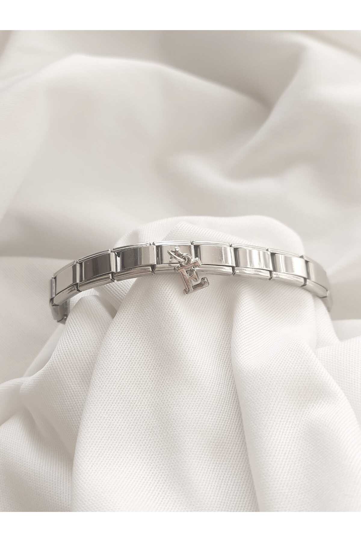 bijoux uniques Çelik Sallantılı E Harfli İtalyan Charm Bileklik