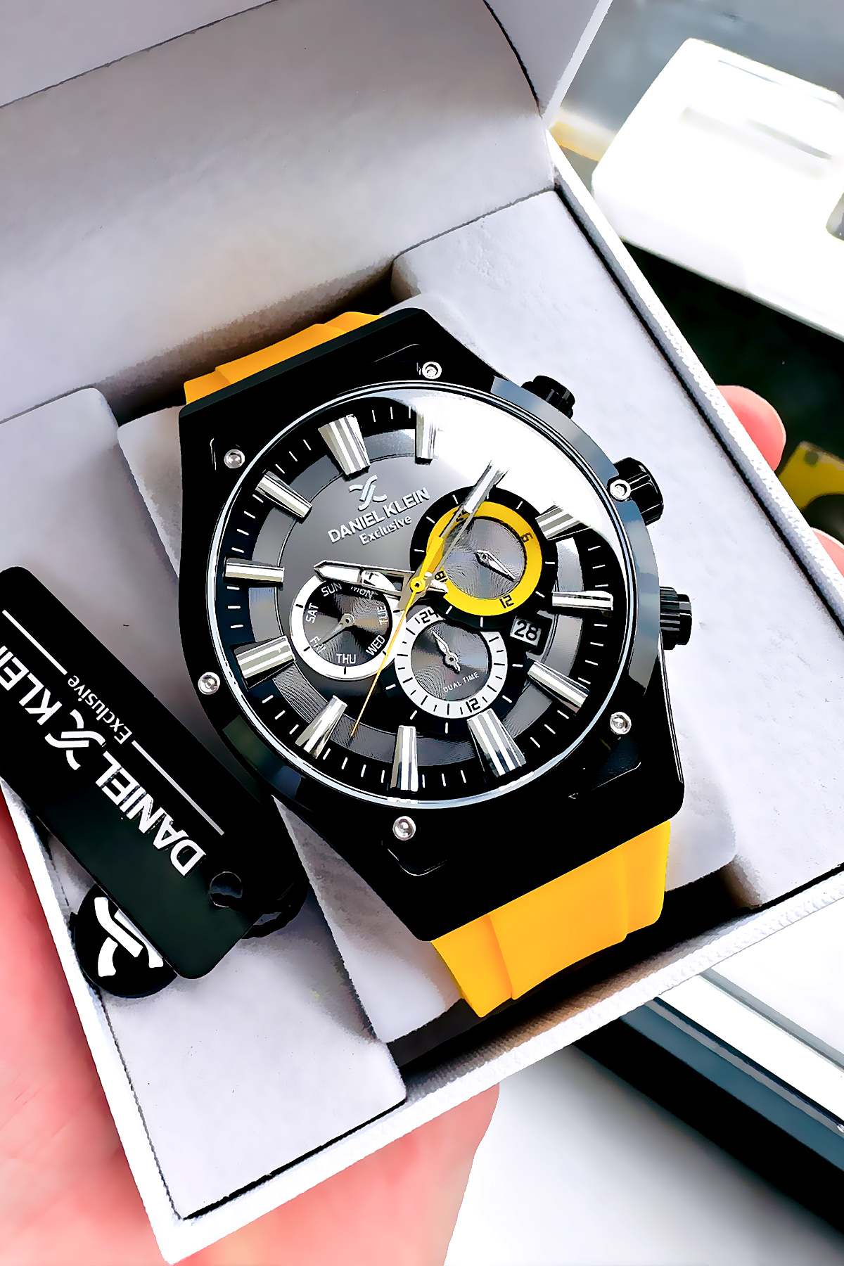 Daniel Klein Exclusive Erkek Kol Saati Su Geçirmez Sarı Renk Silikon Kordon DKE2139C4 - Görsel 3