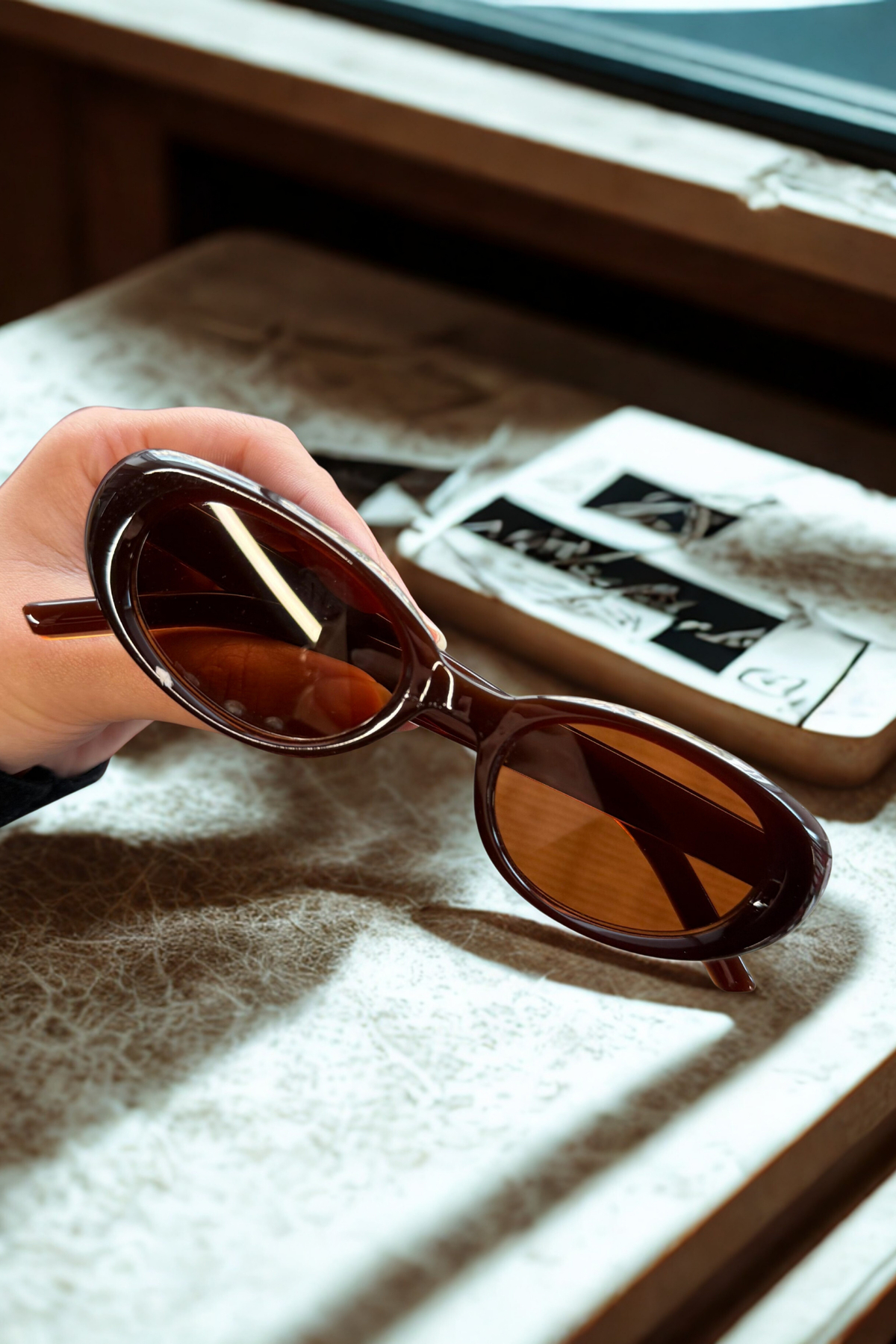 Butik KAHVE RENGİ GÜNEŞ GÖZLÜĞÜ deri kılıf - silme bezi hediyeli - Görsel 3