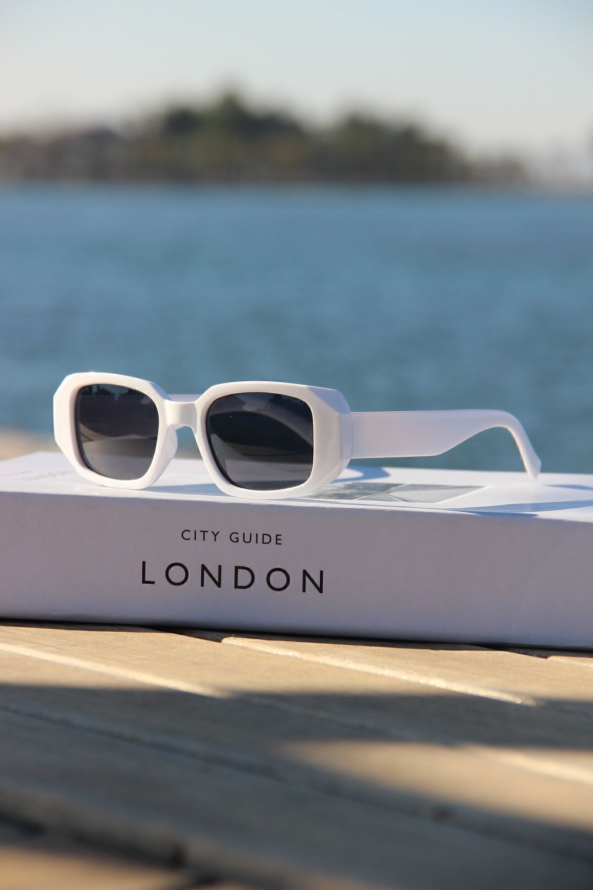 Mucemi Siyah Ultraviyole 400 Korumalı Cam Beyaz Çerçeve Kadın Güneş Gözlüğü