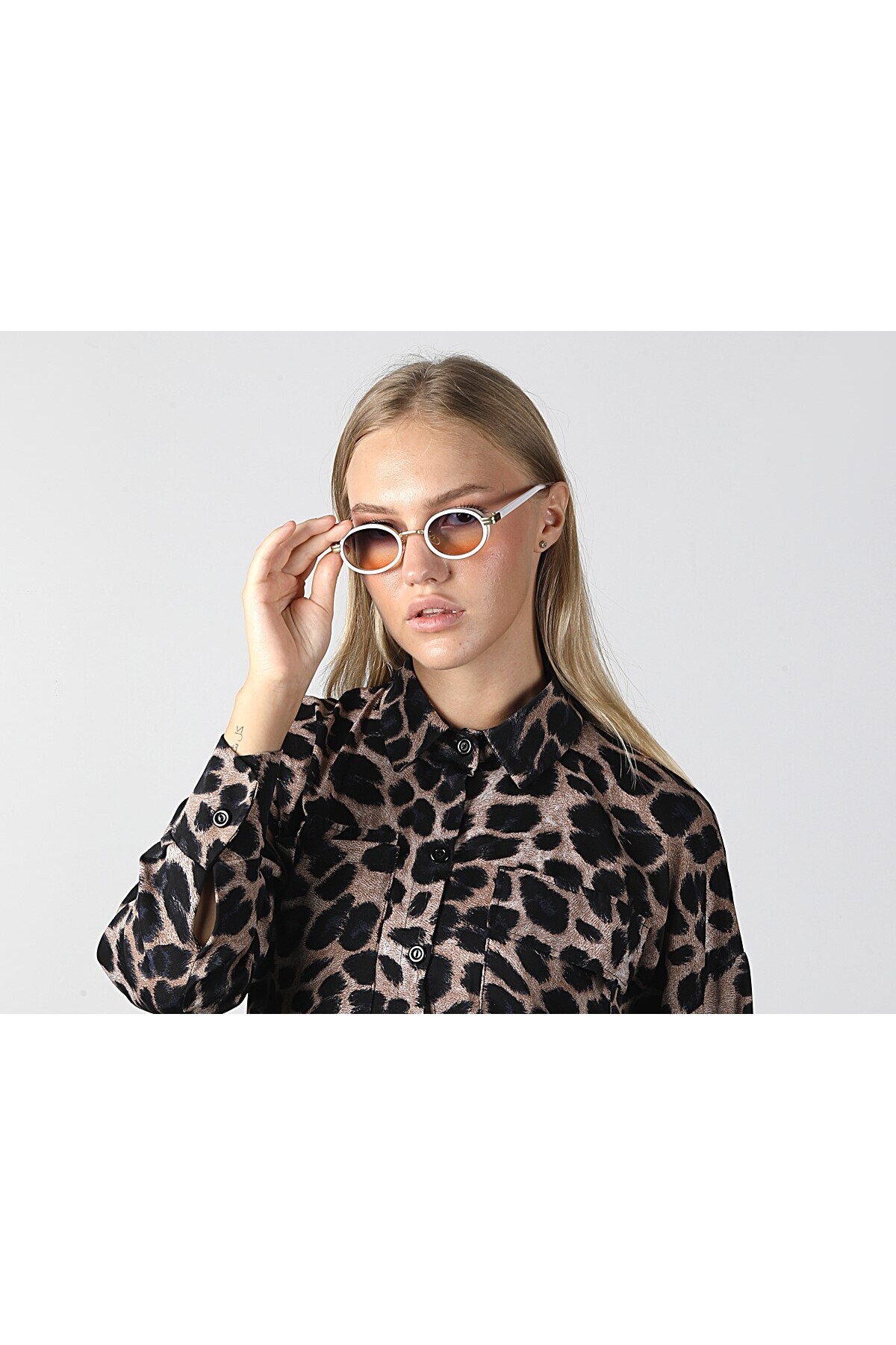 Angel Eyes Oval Tasarım Beyaz Çerçeve Siyah Degrade Cam Small Kadın Güneş Gözlüğü - Görsel 2