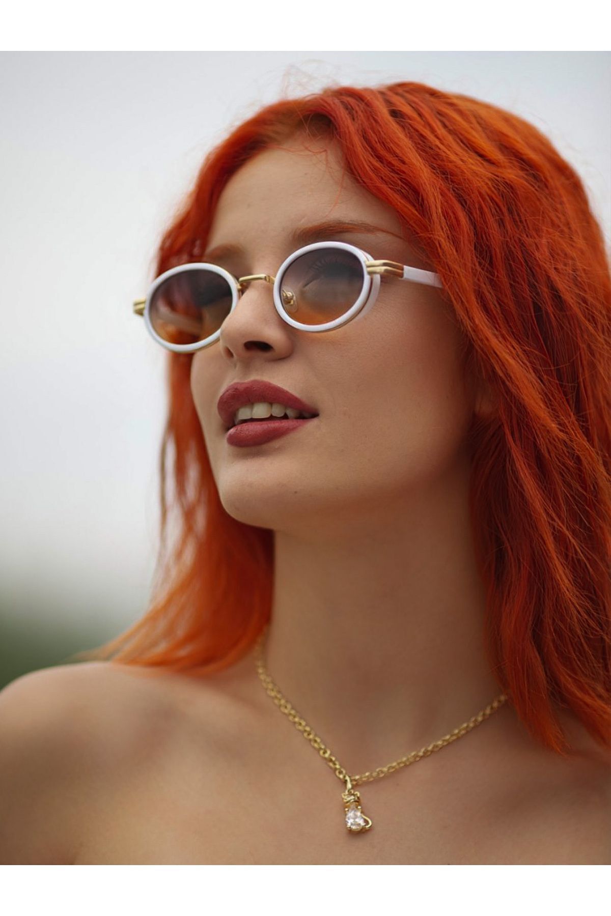 Angel Eyes Oval Tasarım Beyaz Çerçeve Siyah Degrade Cam Small Kadın Güneş Gözlüğü - Görsel 3