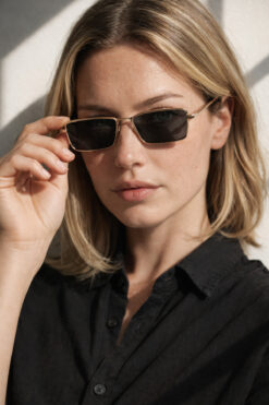 Houseofeyeris AURIX ALTIN METAL ÇERÇEVE İnce Dikdörtgen GÜNEŞ GÖZLÜĞÜ – Siyah Lens Unisex Minimal Tasarım – UV400