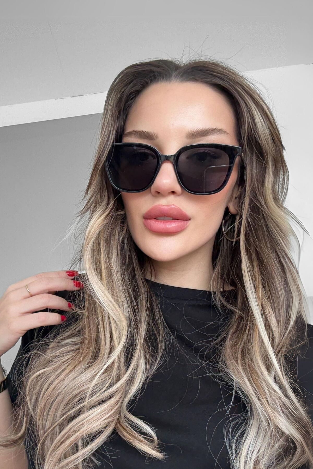 REN EYEWEAR Reyne Noire UV400 Korumalı, Hafif ve Şık Tasarımlı Geniş Çerçeveli Kadın Güneş Gözlüğü YENİ SEZON - Görsel 2