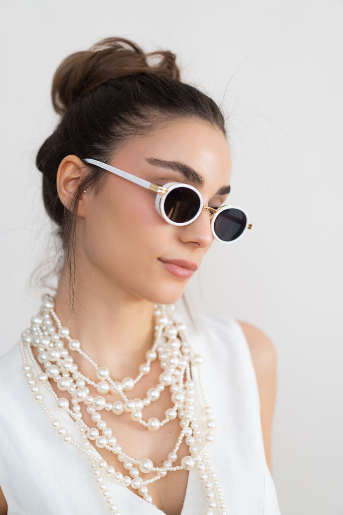 Stil Noktası Beyaz Gold Çerçeve Siyah Cam Kadın Güneş Gözlüğü - Görsel 2