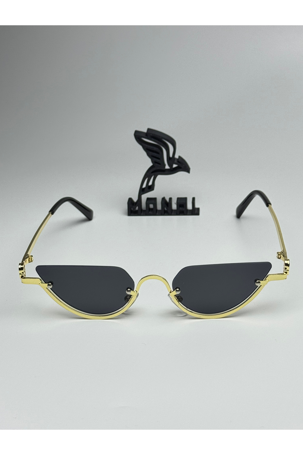 MONAL LUCCY SİYAH GÜNEŞ GÖZLÜĞÜ Cateye Gold Çerçeve 52 Ekartman