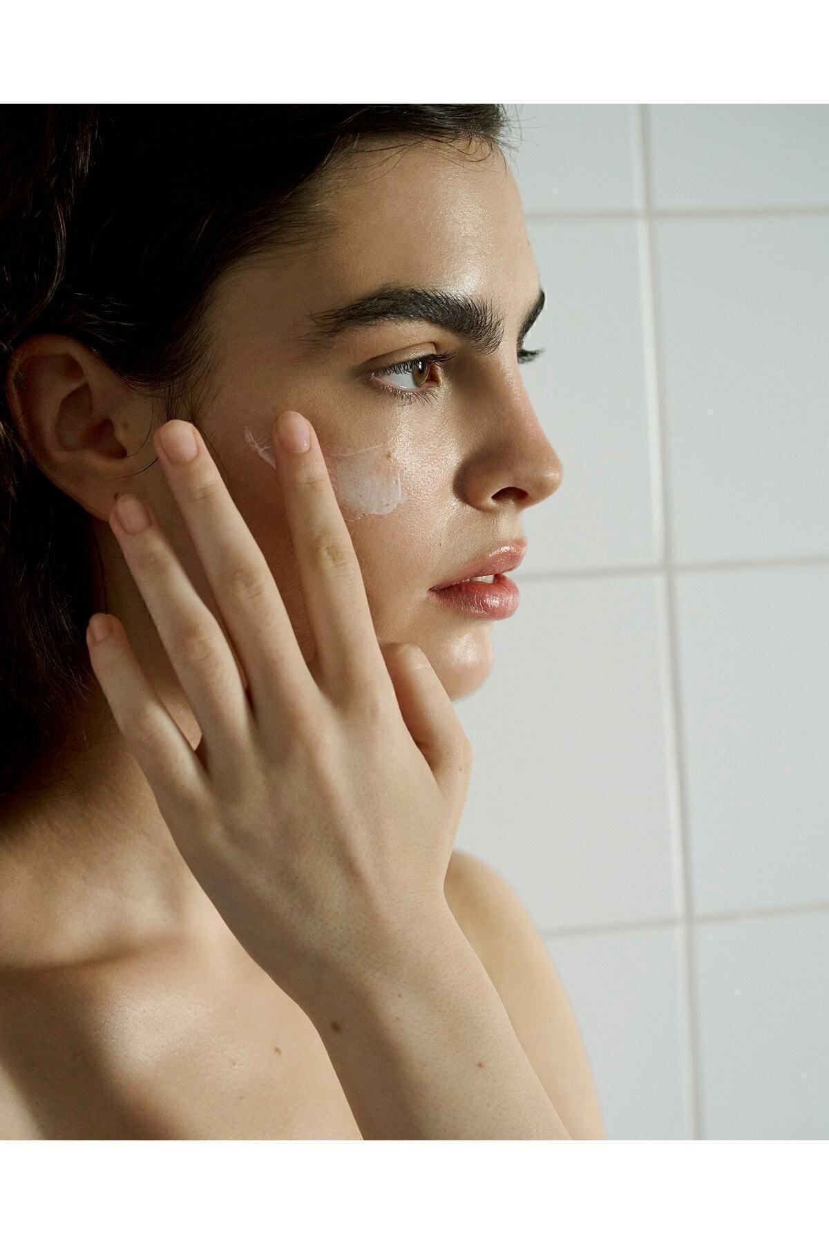 Ziaja Keçi Sütü Hızlı Emilen Nemlendirici ve Rahatlatıcı Yüz Kremi SPF 15 50 ml - Görsel 2