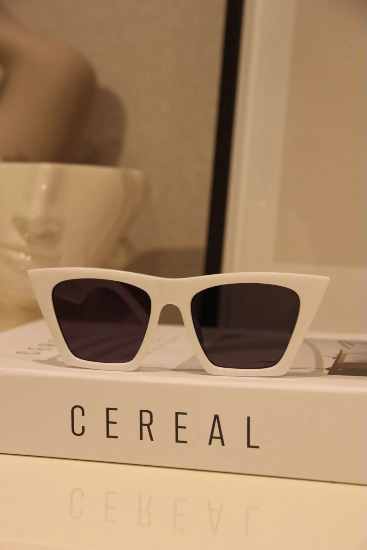 Nilu Moda Sirius Unisex Kadın Güneş Gözlüğü Siyah Cam Beyaz Çerçeve Uv400 Ultraviyole Korumalı - Görsel 2