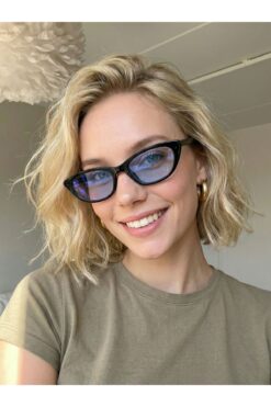 VEGA EYEWEAR Aventino Siyah Çerçeve Mavi Cam Çekik Cat Eye Minik Çekik Trend Küçük Boy Güneş Gözlüğü