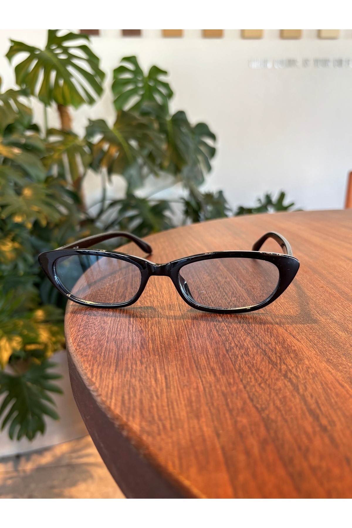 VEGA EYEWEAR Aventino Siyah Çerçeve Mavi Cam Çekik Cat Eye Minik Çekik Trend Küçük Boy Güneş Gözlüğü - Görsel 2