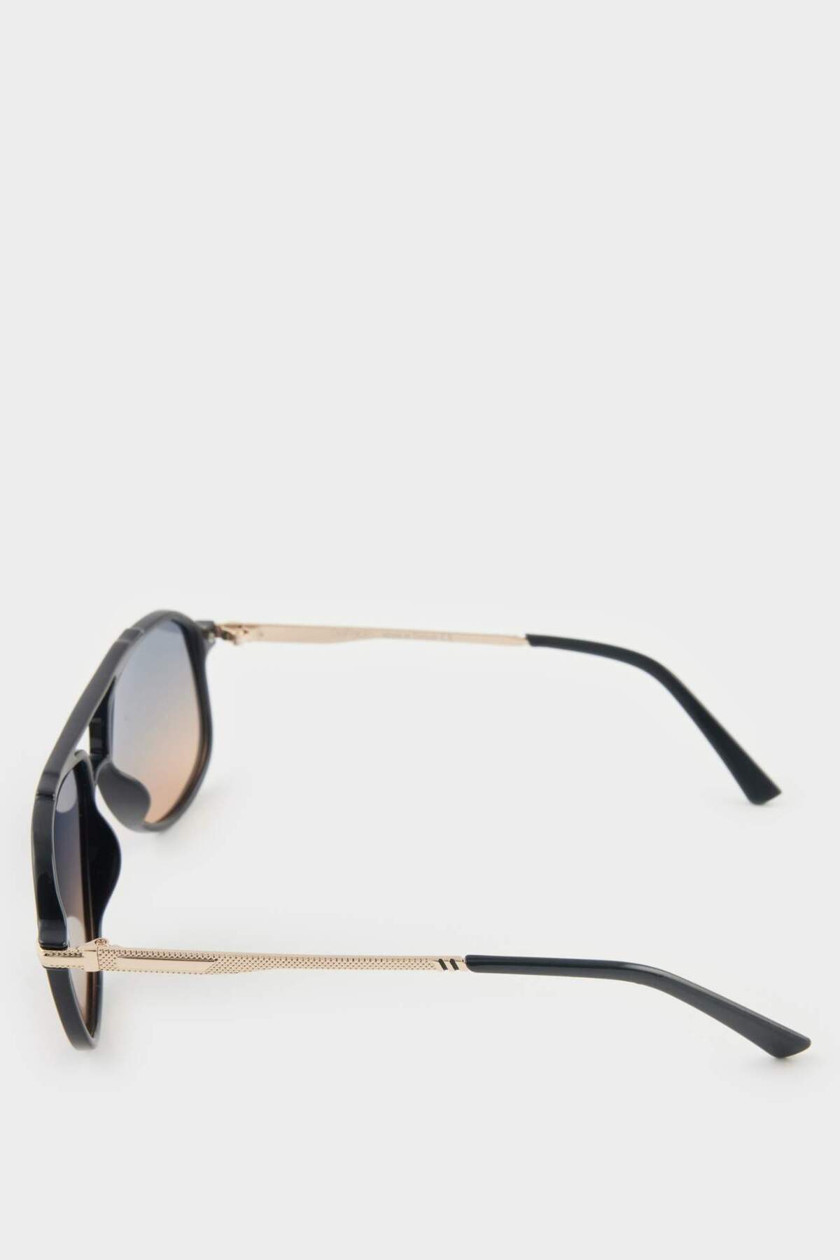 DeFacto Erkek Oval Büyük Renkli Metal Çerçeve Degrade Cam Polarize Güneş Gözlüğü F0584AXNS - Görsel 3