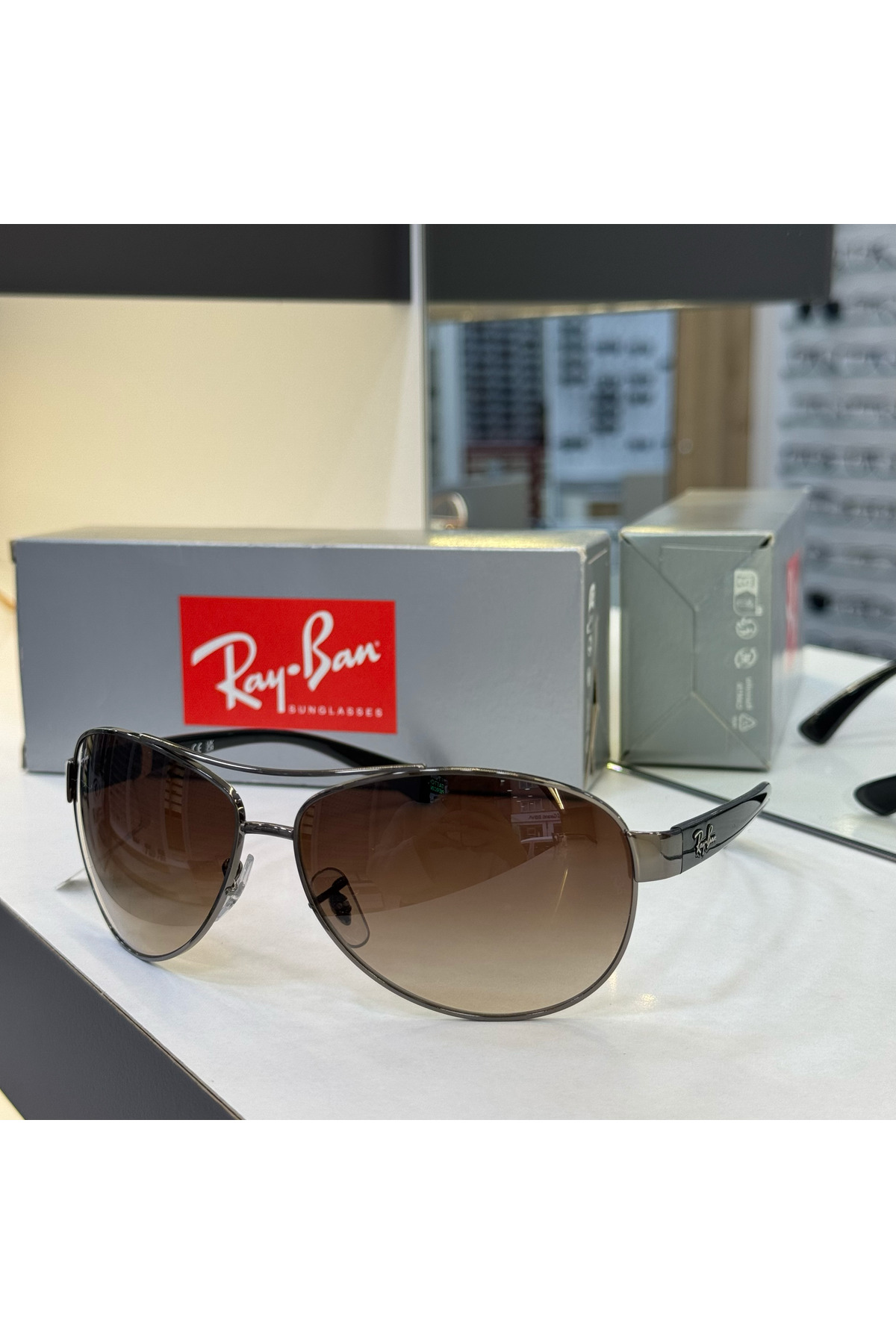 Ray-Ban Rayban RB3386 Güneş Gözlüğü - Görsel 3