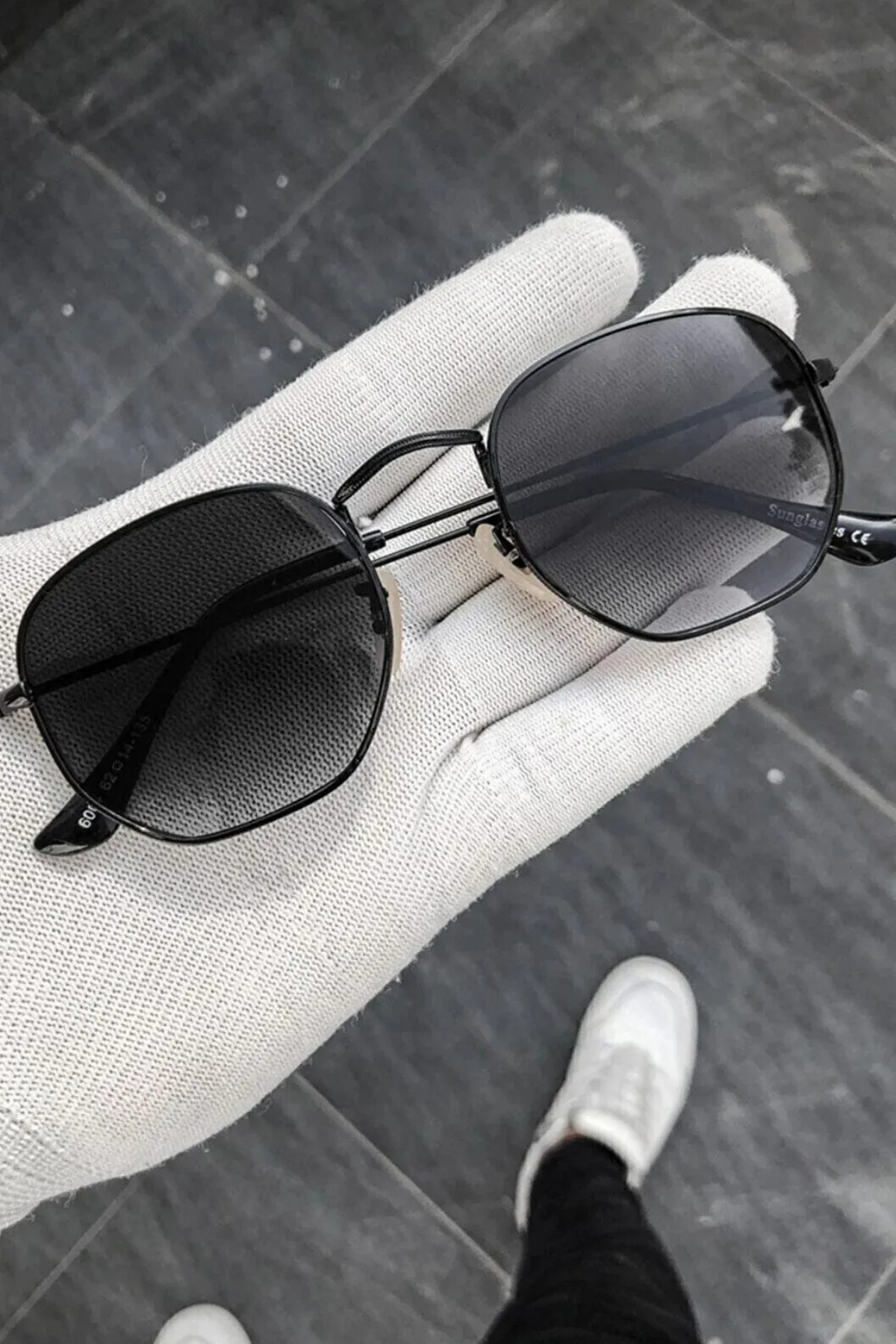 Chunky Frame Siyah Metal Çerçeveli Beşgen Unisex Güneş Gözlüğü