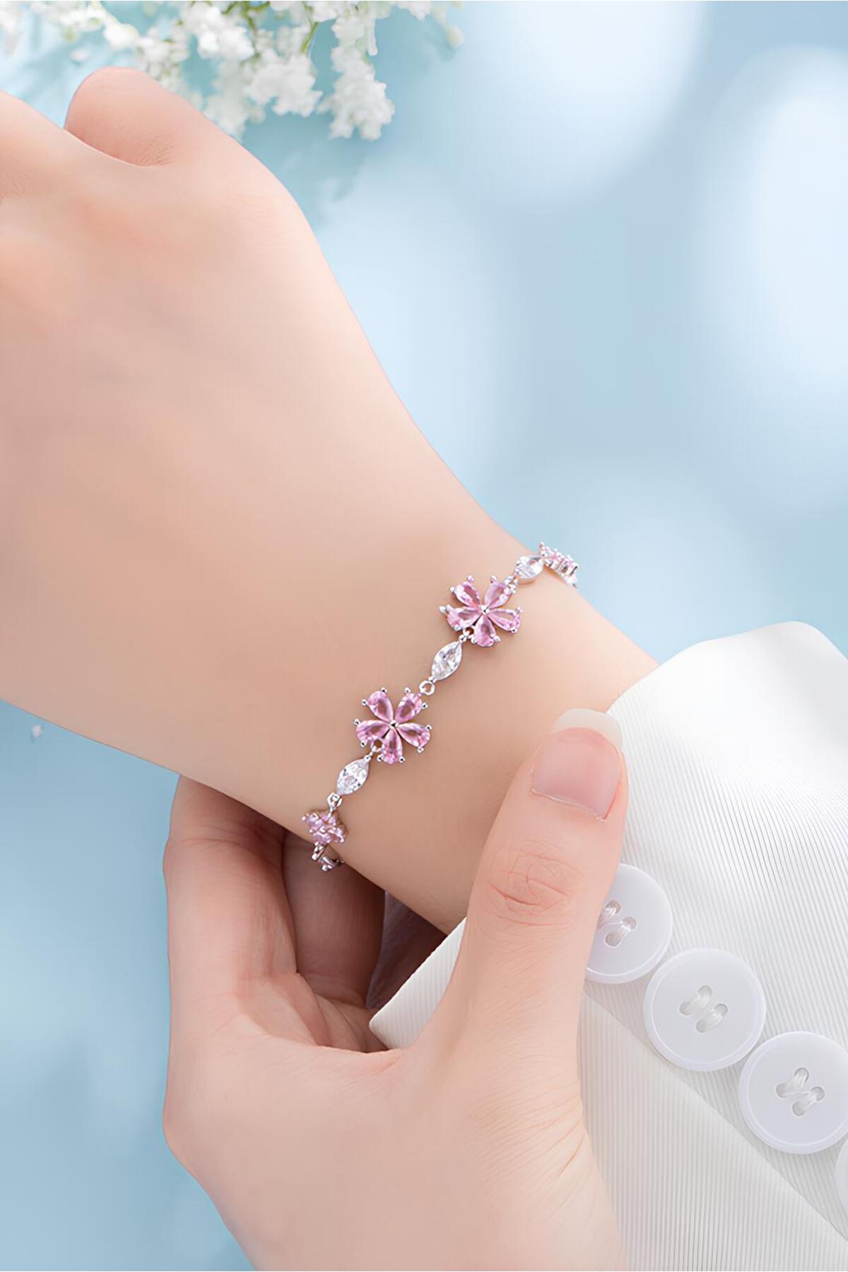 The Collection Cam Kristal Kiraz Çiçeği Bileklik Ayarlanabilir Kadın Bileklik - Görsel 2