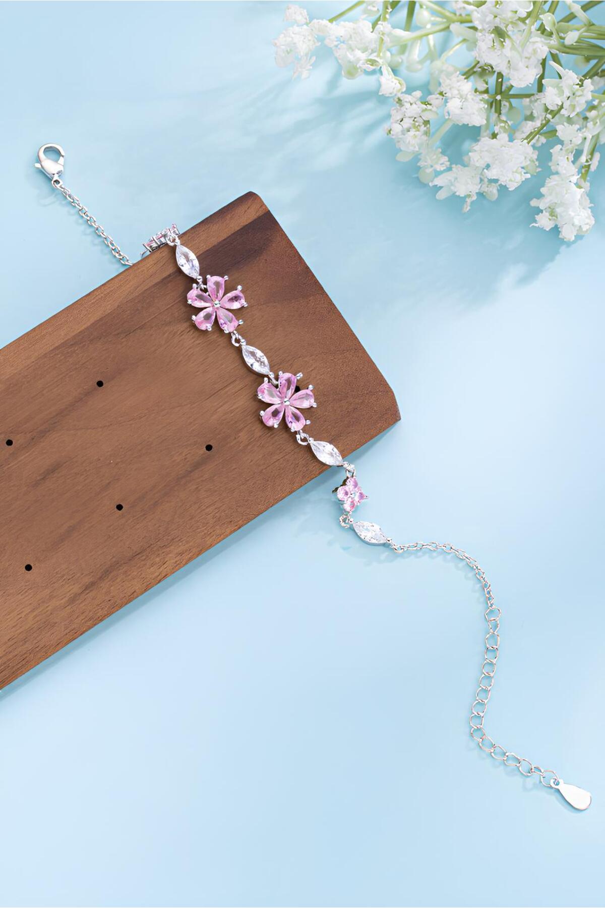 The Collection Cam Kristal Kiraz Çiçeği Bileklik Ayarlanabilir Kadın Bileklik - Görsel 3