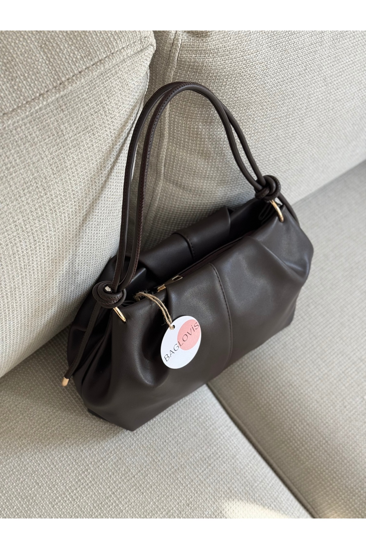 BAGLOVİS ASKISI DÜĞÜM DETAYLI ORTA BOY KAHVE KADIN OMUZ ÇANTASI EN35 BOY20 - Görsel 3