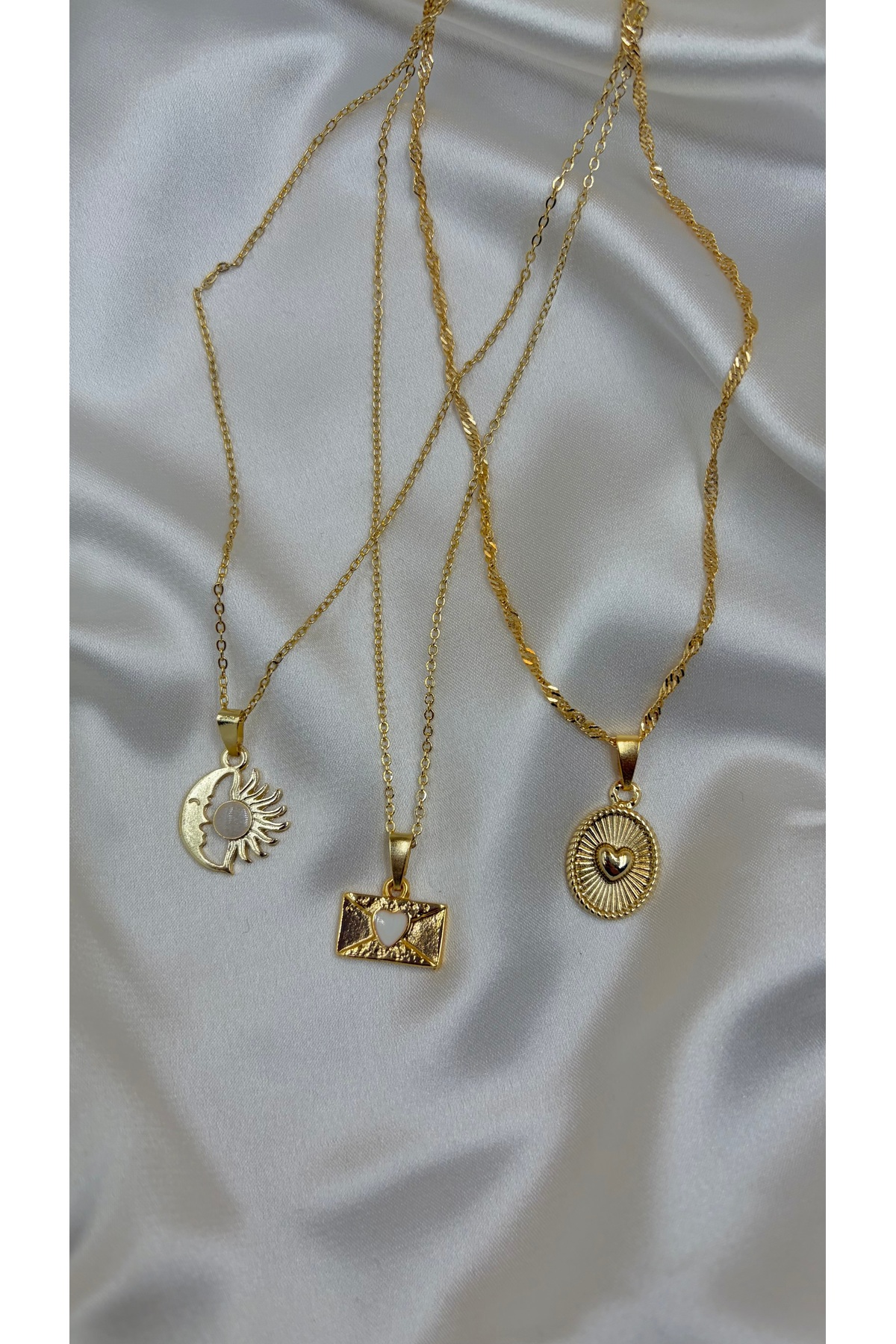 Eylülün Takısı Kadın Gold Renk 3’lü Kalpli Kolye