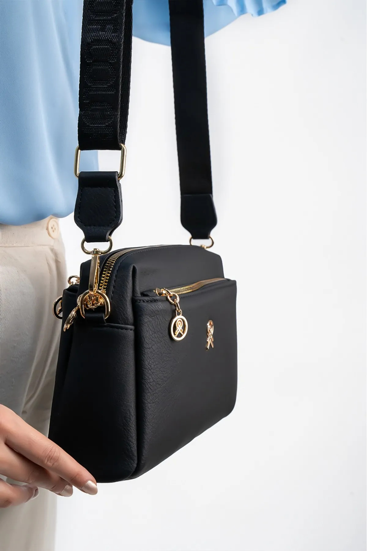 Les Crioch Kadın Siyah 3 Bölmeli Astarlı Ayarlanabilir Kolon Askılı Çapraz Omuz Çantası