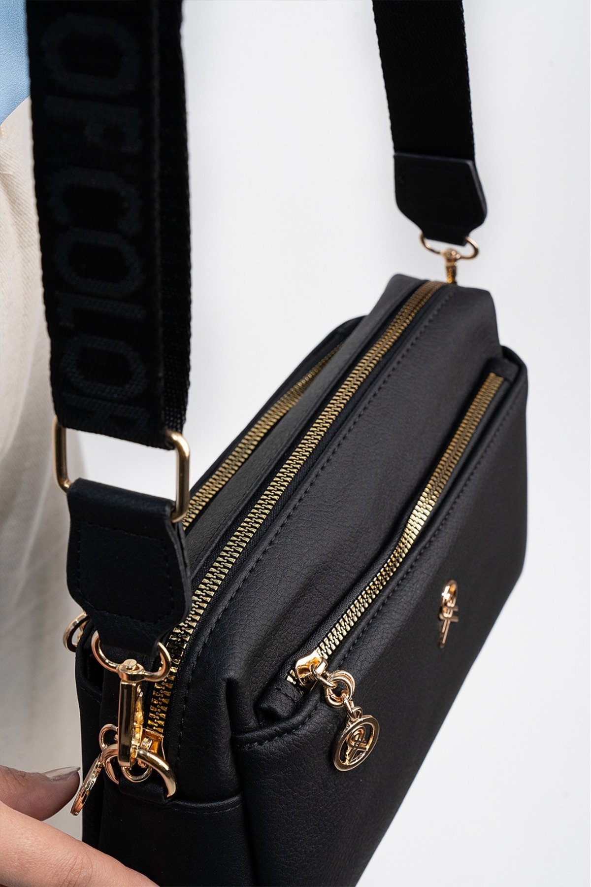 Les Crioch Kadın Siyah 3 Bölmeli Astarlı Ayarlanabilir Kolon Askılı Çapraz Omuz Çantası - Görsel 2