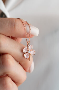 Nereze 925 Ayar Gümüş Pembe Zirkon Taşlı Dört Yapraklı Şans Yonca Kolye