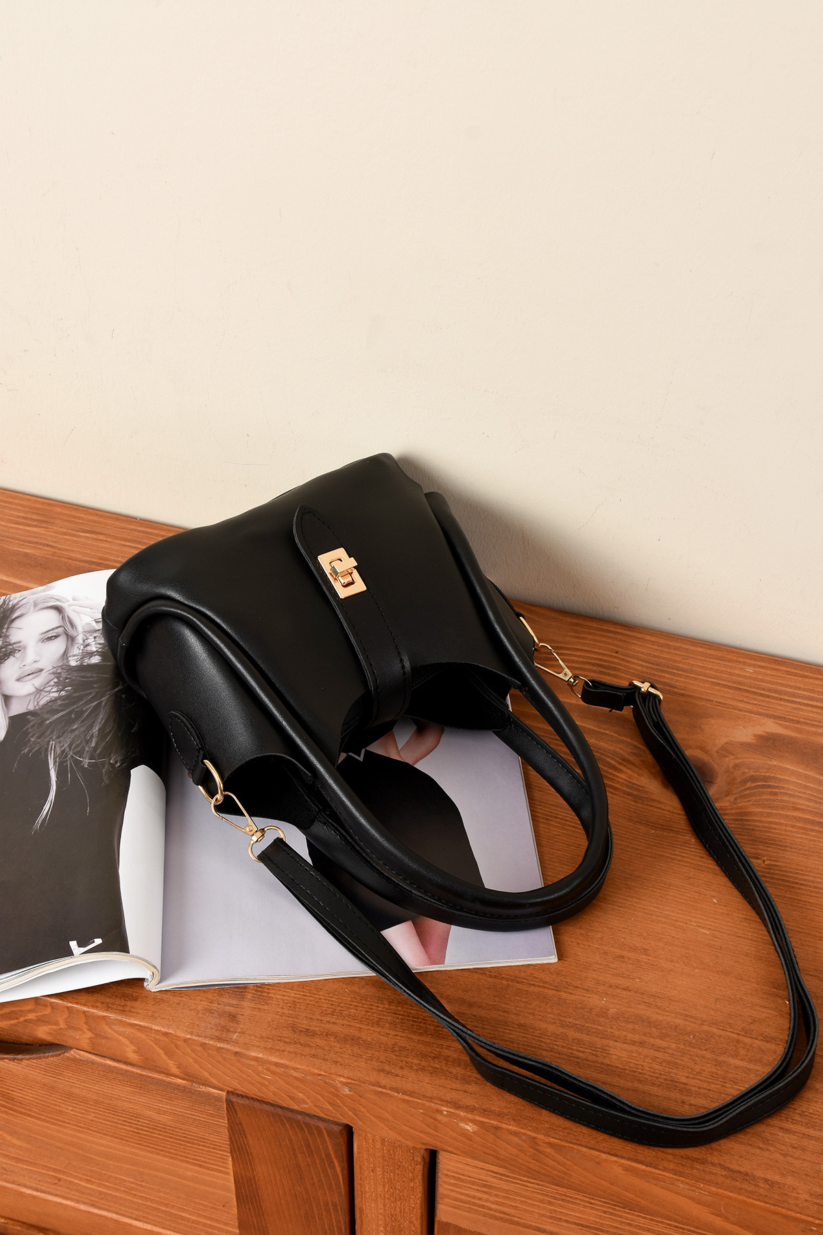 Genel Markalar Demir Toka Kemerli Çift Askılı Makyaj Çantalı Zarif Suni Deri Kadın El Ve Omuz Çantası - Görsel 3