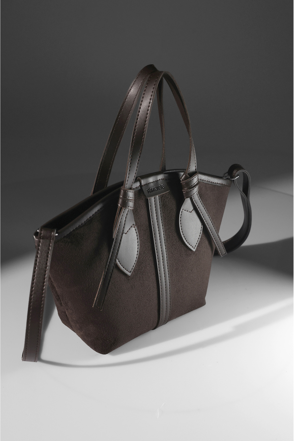 Rimense Kadın Acı Kahverengi Süet Acı Kahverengi Suni Deri Fermuarlı Astarlı El ve Omuz Çantası - Görsel 3