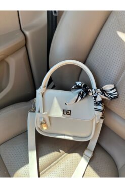 NOTHING Kadın Krem Charm Detaylı Fularlı Ayarlanabilir Askılı El Omuz Ve Çapraz Çanta Teo