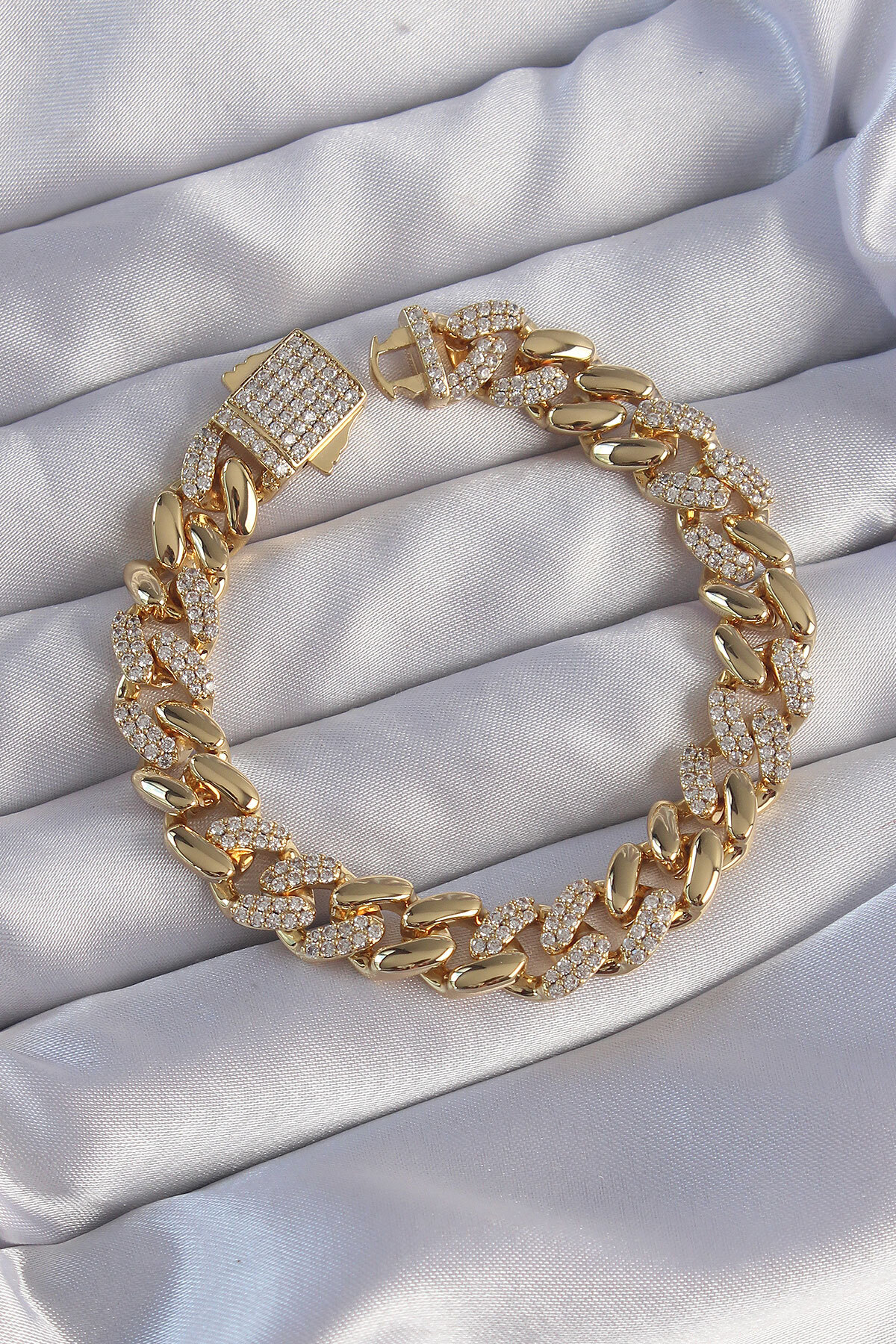 GÜLS MODA Lyıda Vip Seri Gurmet Gold Renk Zirkon Taşlı Bileklik