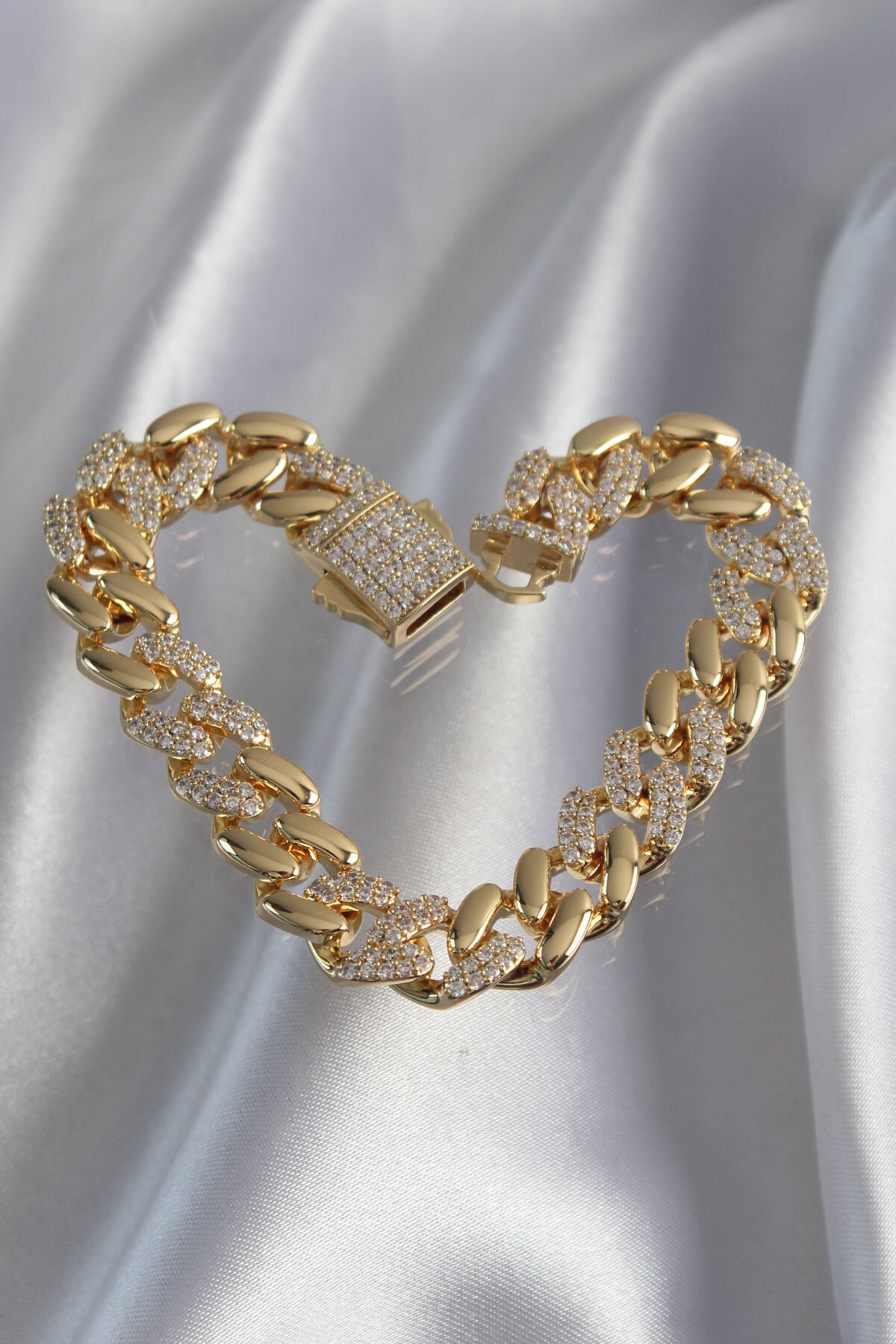 GÜLS MODA Lyıda Vip Seri Gurmet Gold Renk Zirkon Taşlı Bileklik - Görsel 2