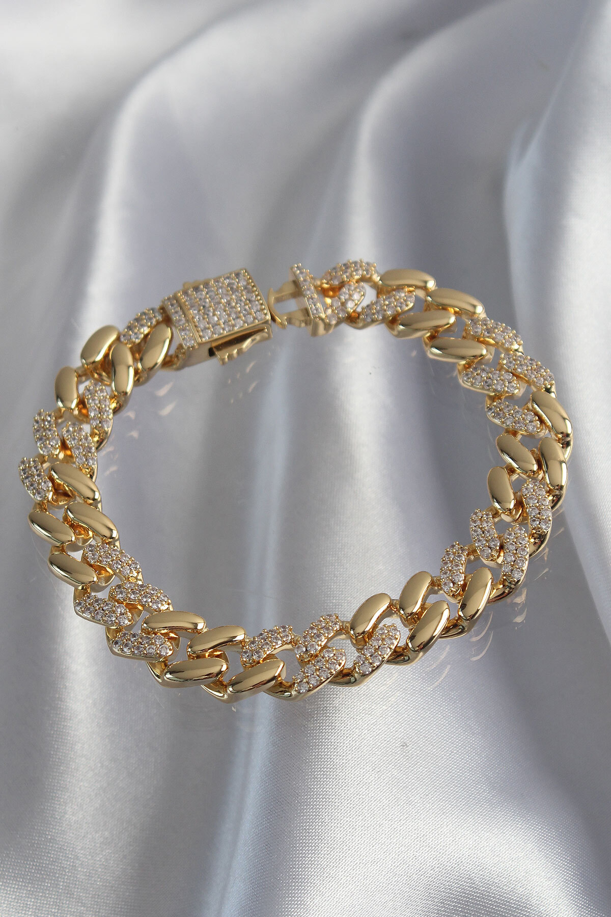 GÜLS MODA Lyıda Vip Seri Gurmet Gold Renk Zirkon Taşlı Bileklik - Görsel 3