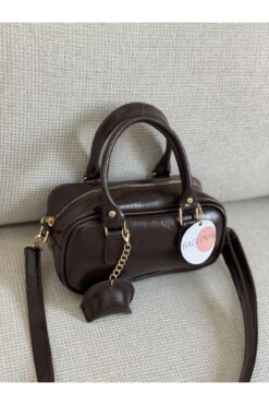 BAGLOVİS MİNİK DERİ CHARM DETAYLI KÜÇÜK KAHVE KADIN OMUZ ÇANTASI