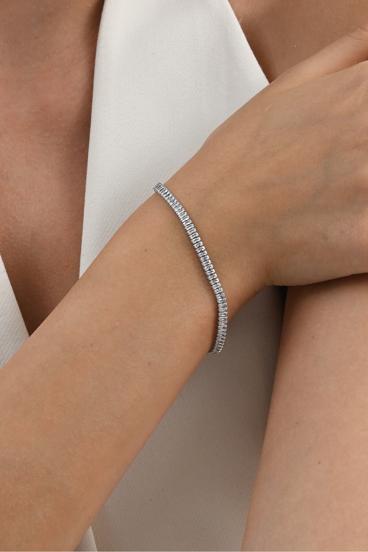 Söğütlü Silver Gümüş rodyumlu baget kesim zirkon sıra taşlı su yolu modeli gümüş bileklik SGTL13051RODAJ - Görsel 2