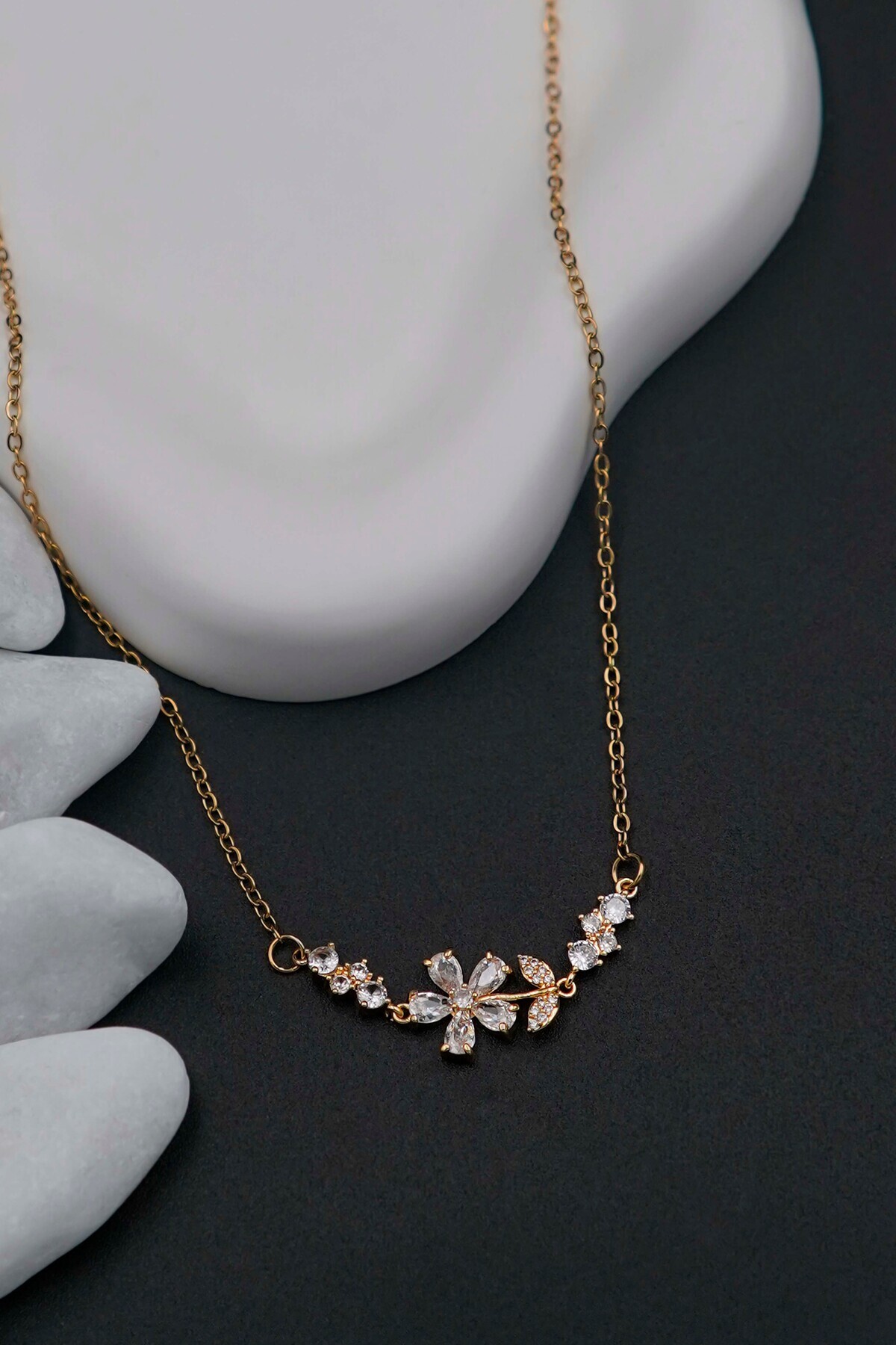 TREND COLLECTİON Kadın Paslanmaz Çelik Gold Zincir Zarif Çiçek Kolye - Görsel 2