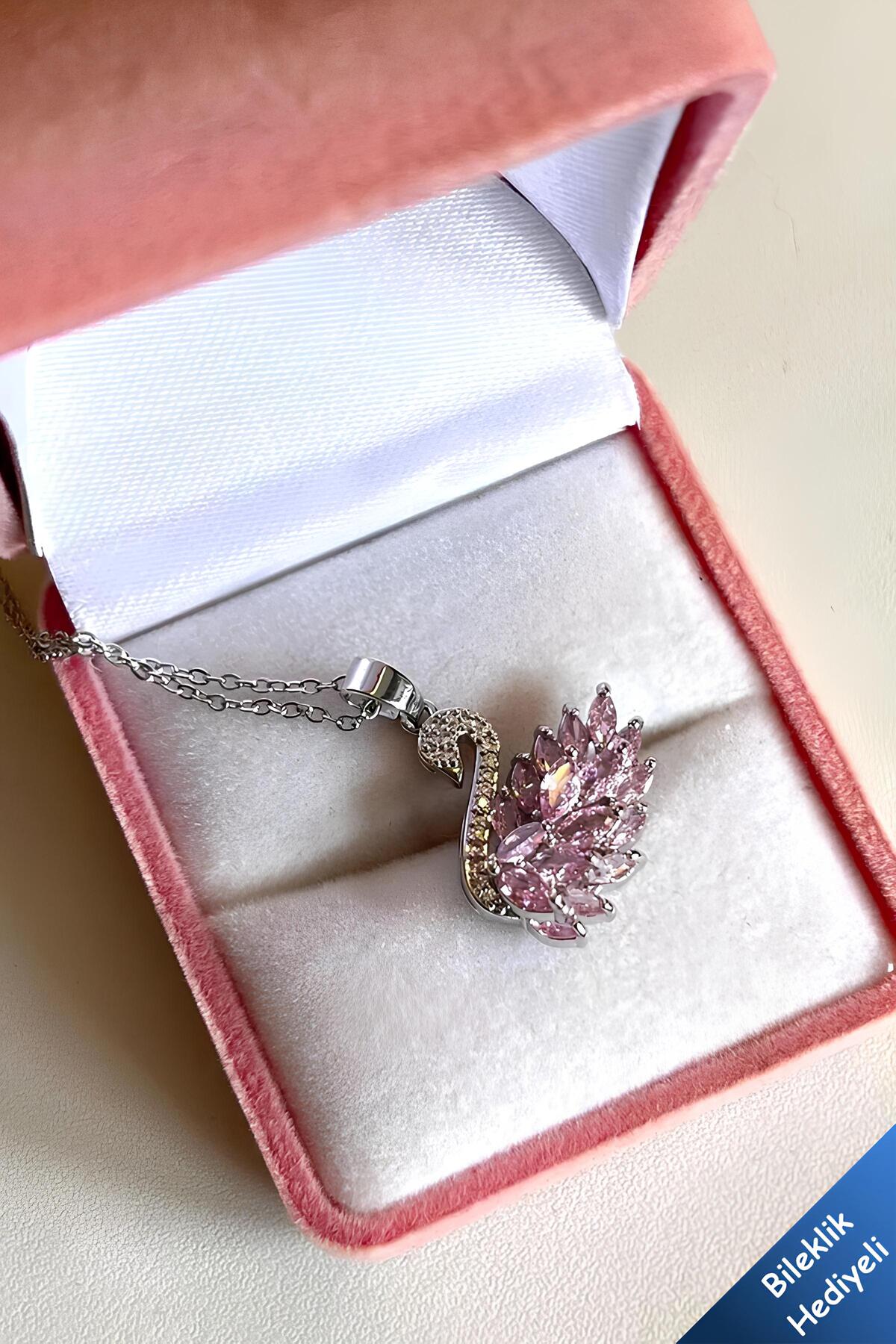 The Collection Kararmaz Kadın Gümüş Pembe Taşlı Kuğu Çelik Kolye