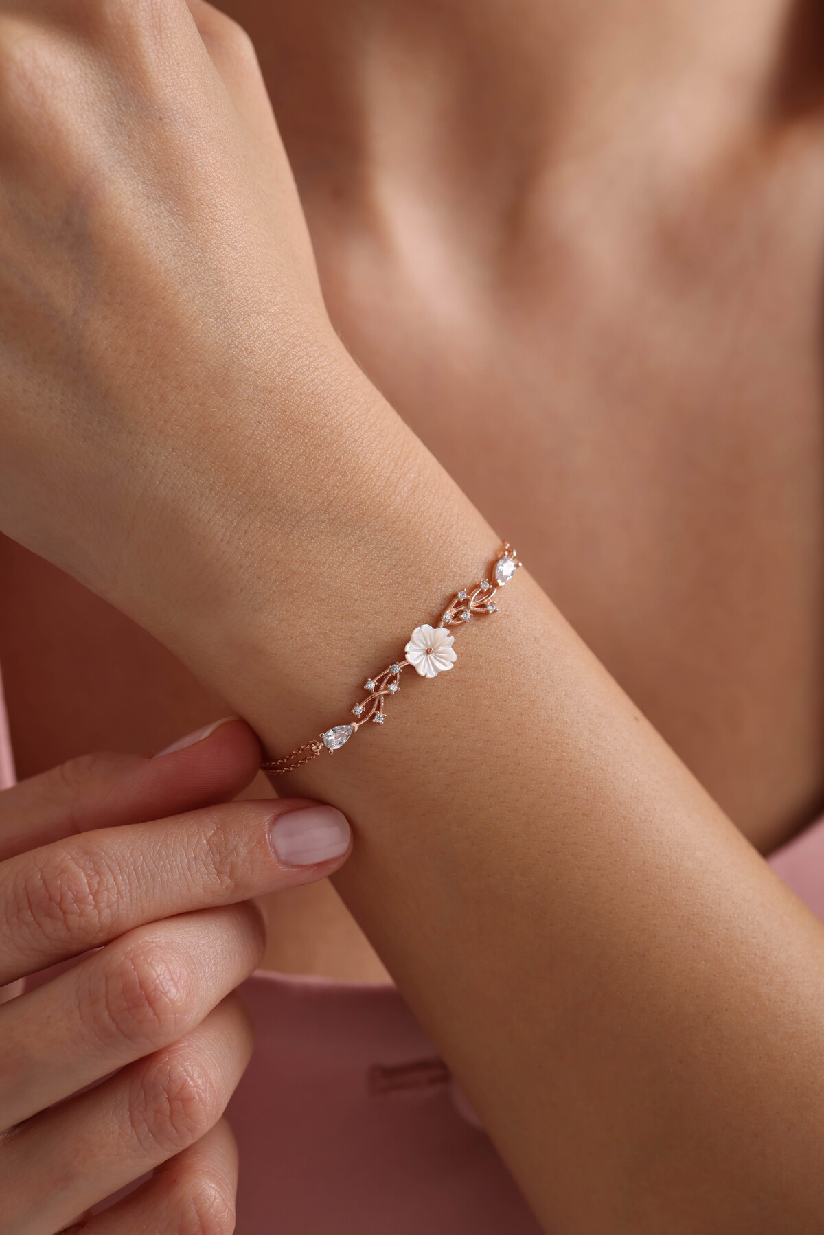 Nereze 925 Ayar Gümüş Rose Kaplama Bahar Işıltılı Manolya Çiçeği Bileklik