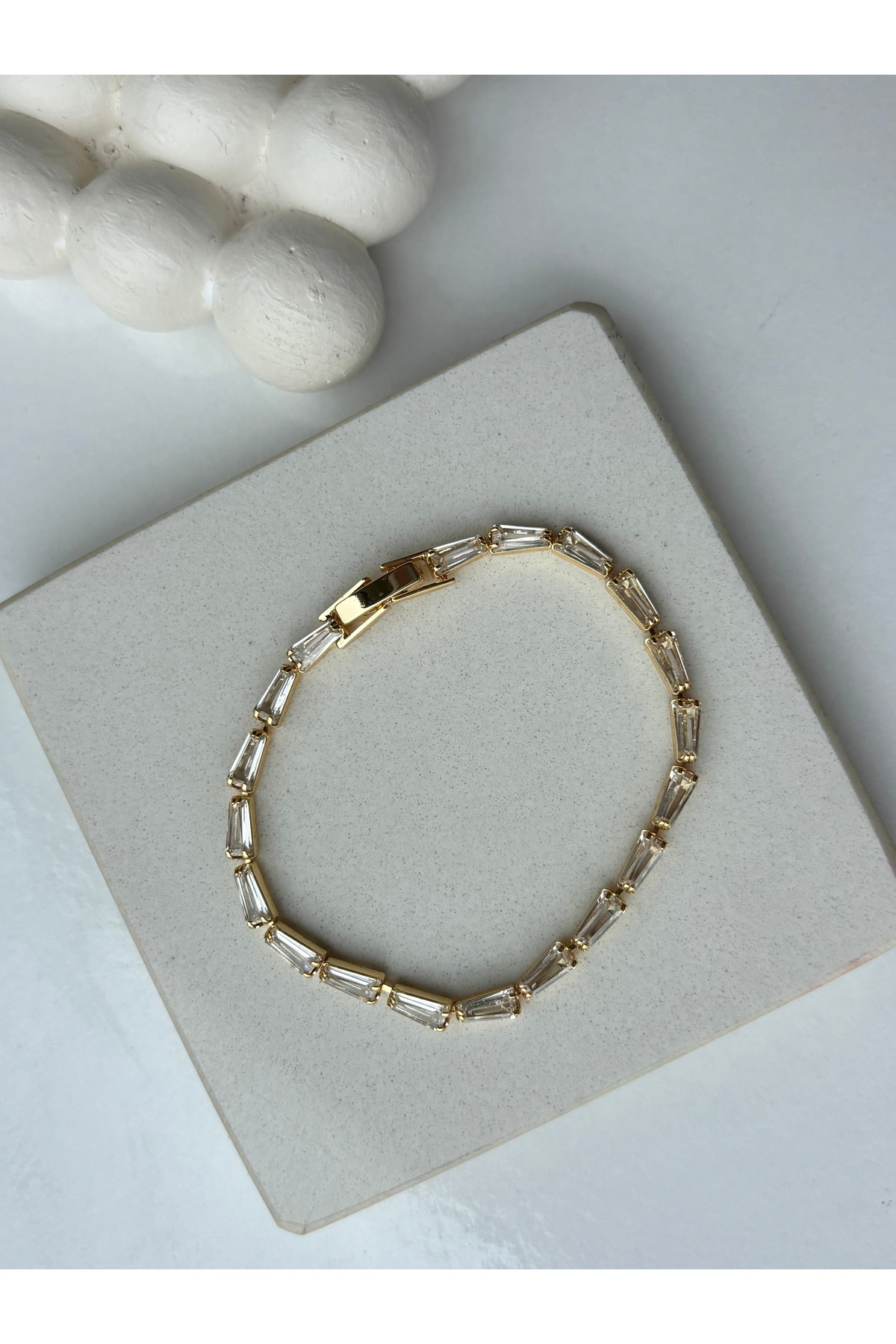 Ressia Beyaz Trapez Taşlı Uzatmalı Bileklik - Görsel 3