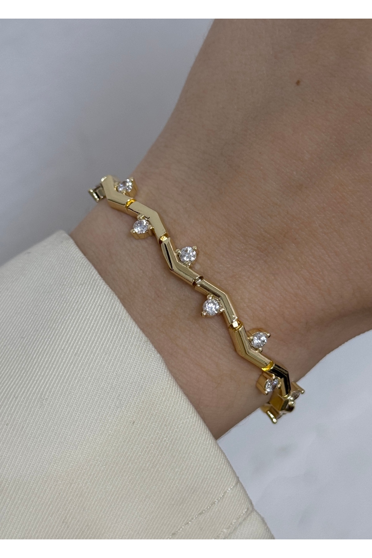 KİLİGİSTANBUL 14K ALTIN GÖRÜNÜMLÜ PREMİUM SIRALI DALGA BİLEKLİK (KARARMALARA KARŞI DAYANIKLI)