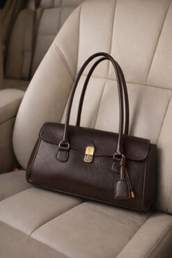 Adelina Bags Kadın Acı Kahverengi Kilit Kapamalı Charm Detaylı El Kol ve Omuz Çantası