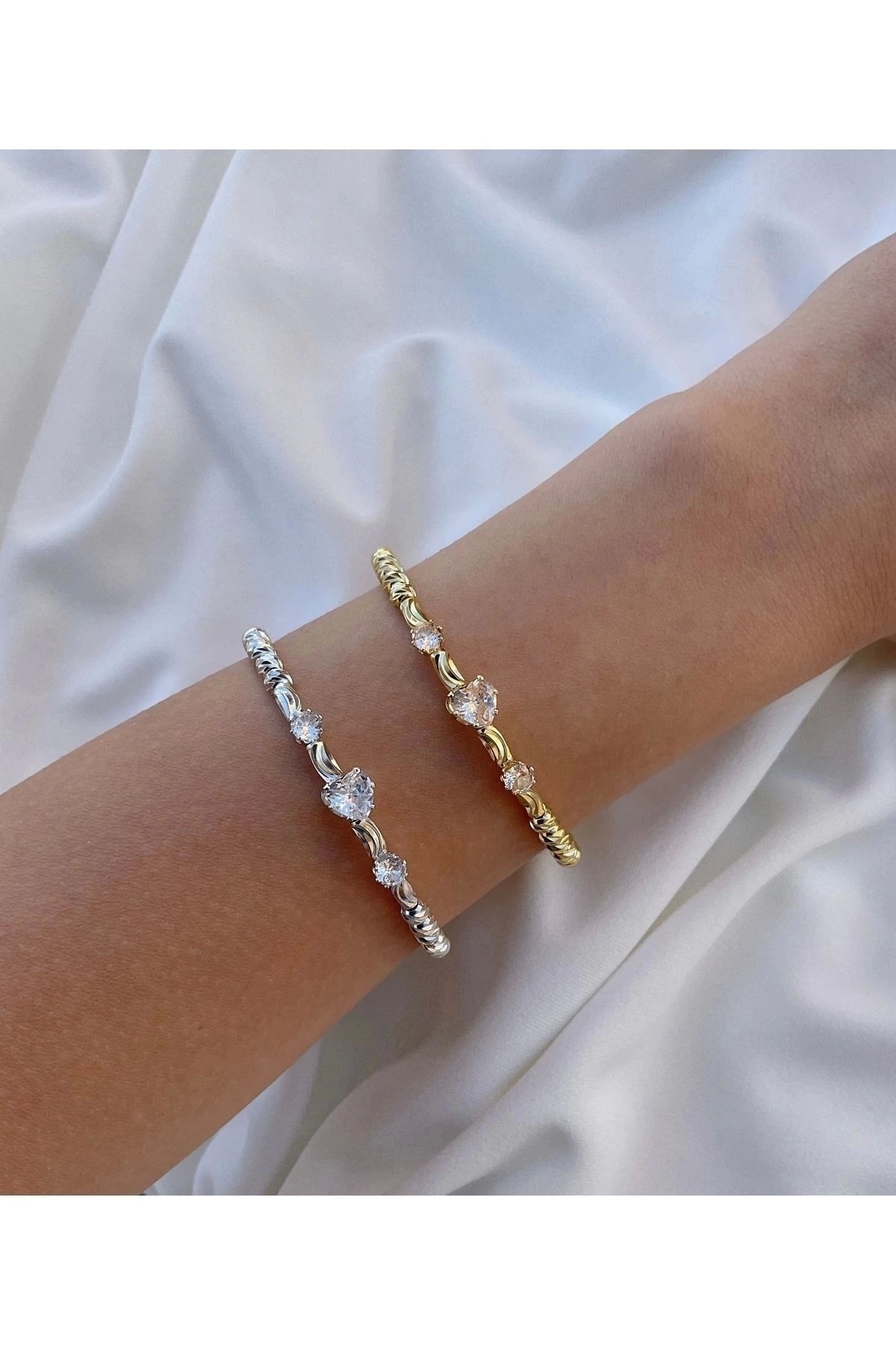 Eylülün Takısı Kadın Gümüş Renk Taşlı Kalp Dorika Bileklik - Görsel 3