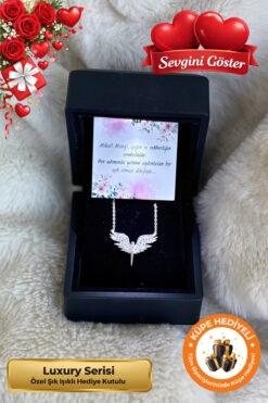 Lucente Jewellery Işıklı Hediye Kutulu Melek Kanatlı 925 Ayar Günüş Kaplama Beyaz Taşlı Kanat Mikail Meleği Şık Kolye