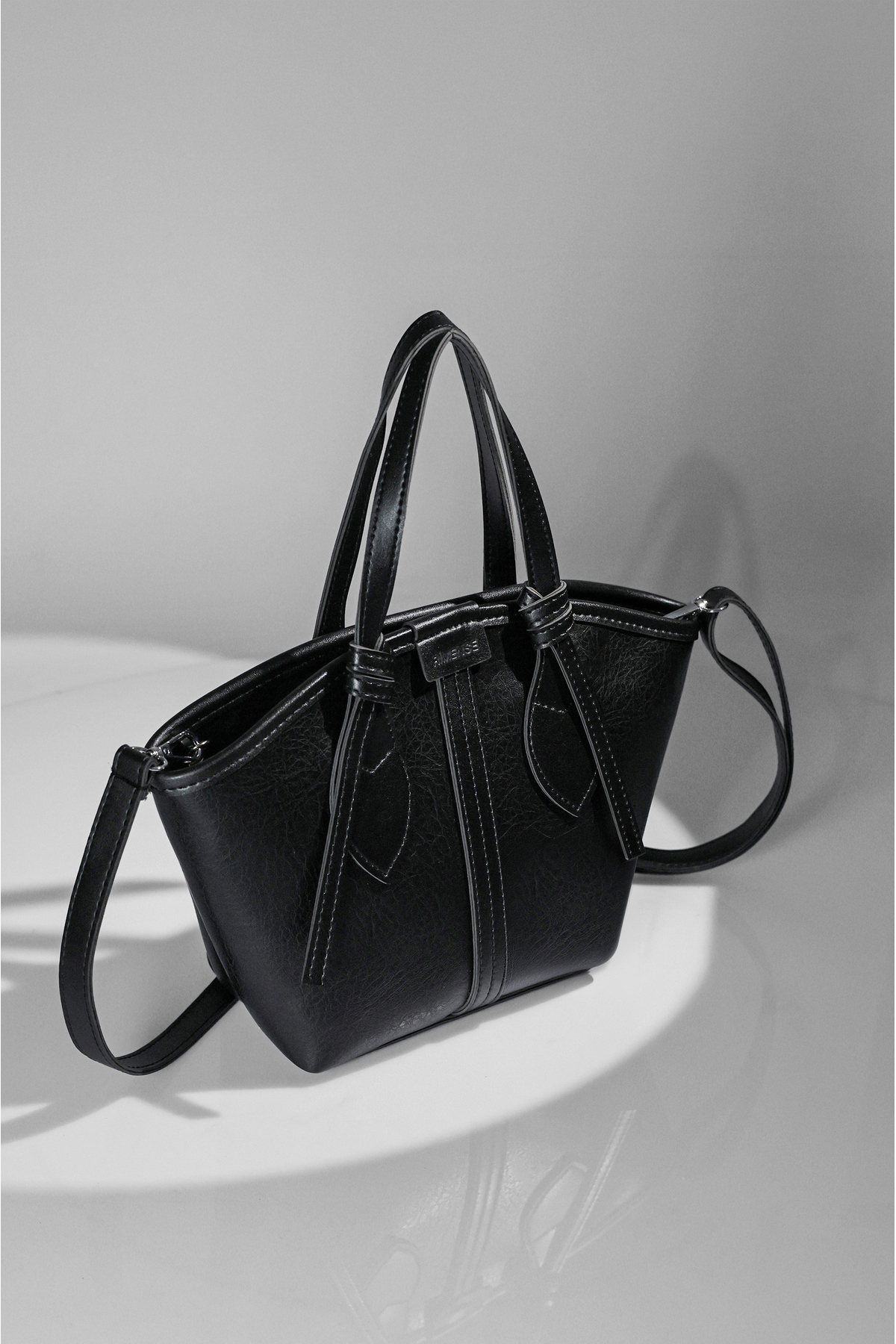 Rimense Kadın Siyah Fermuarlı Astarlı El ve Omuz Çantası - Görsel 2