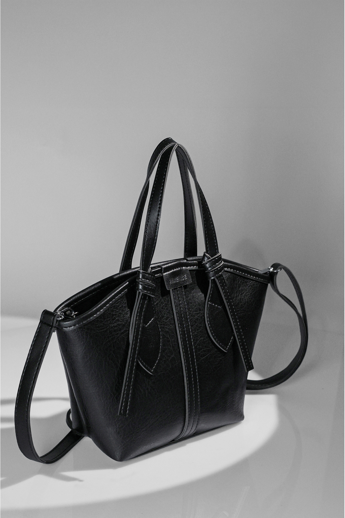 Rimense Kadın Siyah Fermuarlı Astarlı El ve Omuz Çantası - Görsel 3