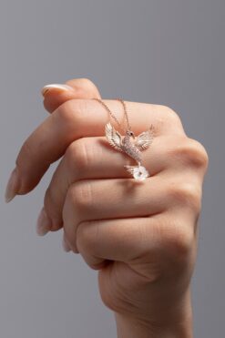 ESSARE 925 Ayar Gümüş Manolya Çiçeği Detaylı Zümrüdü Anka Kuşu