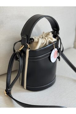 BAGLOVİS AĞZI BÜZGÜLÜ KOVA MODEL SİYAH RENKLİ KADIN EL VE OMUZ ÇANTASI EN20 UZN20