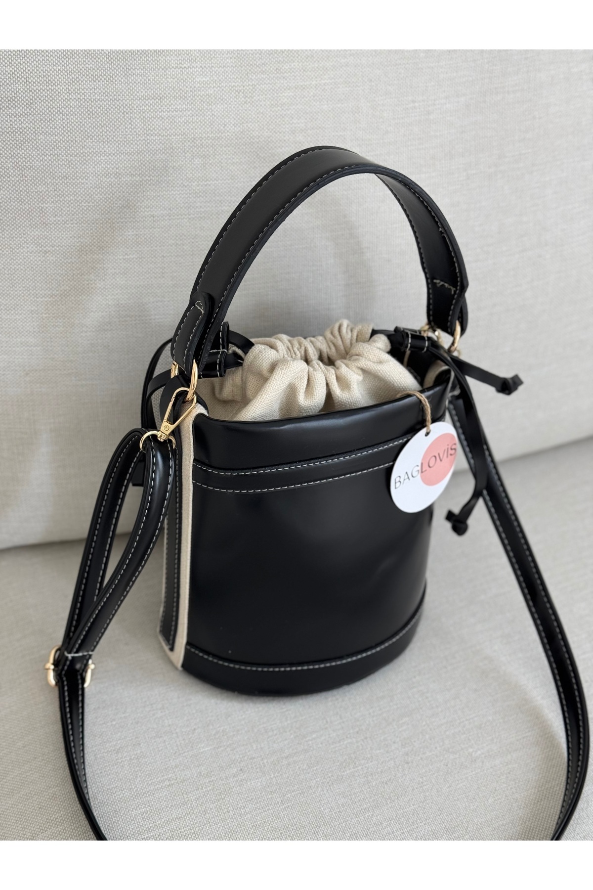 BAGLOVİS AĞZI BÜZGÜLÜ KOVA MODEL SİYAH RENKLİ KADIN EL VE OMUZ ÇANTASI EN20 UZN20 - Görsel 2