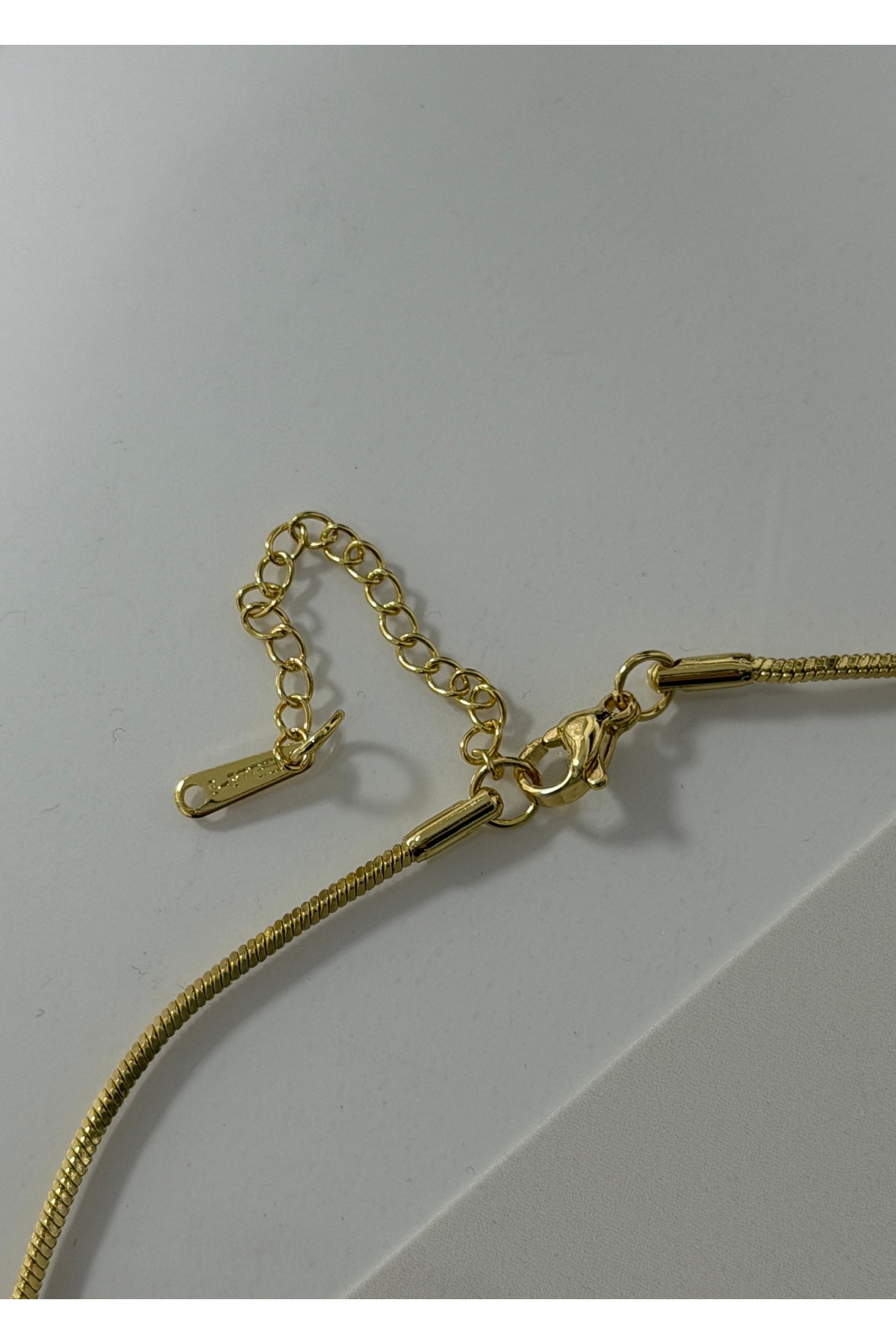 KİLİGİSTANBUL GOLD RENK ÇELİK CHARMLI KOLYE - Görsel 3
